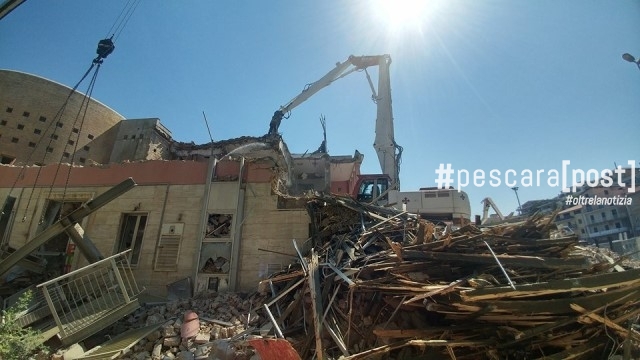 demolizione palazzo sirena francavilla al mare 25 agosto (1)