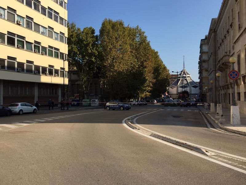 piazza-italia-auto-sospetta-1