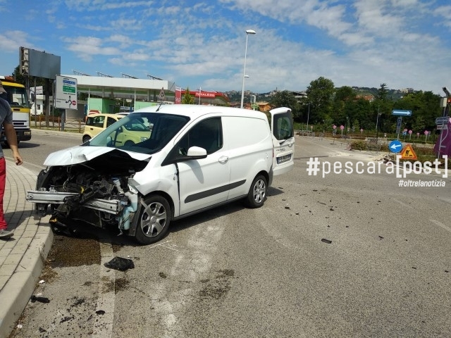 incidente megalò auto furgone 9 luglio (1)