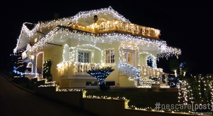 Illuminazione Di Natale.La Casa Dalle Mille Luci Di Natale A Ortona Ecco Perche Ogni Anno E Cosi Illuminata Foto Pescarapost